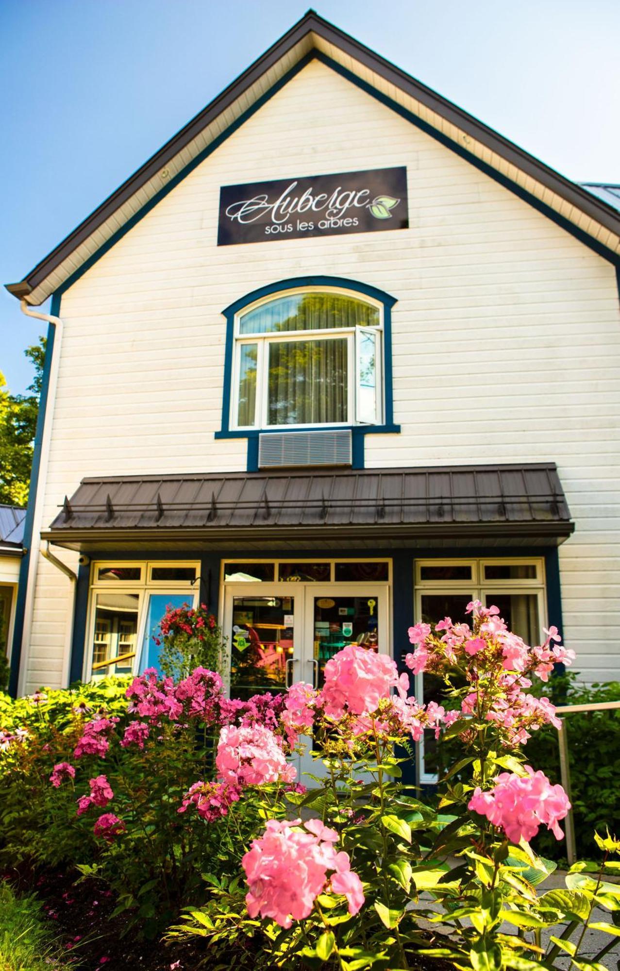 Auberge Sous les Arbres Gaspé Exterior foto