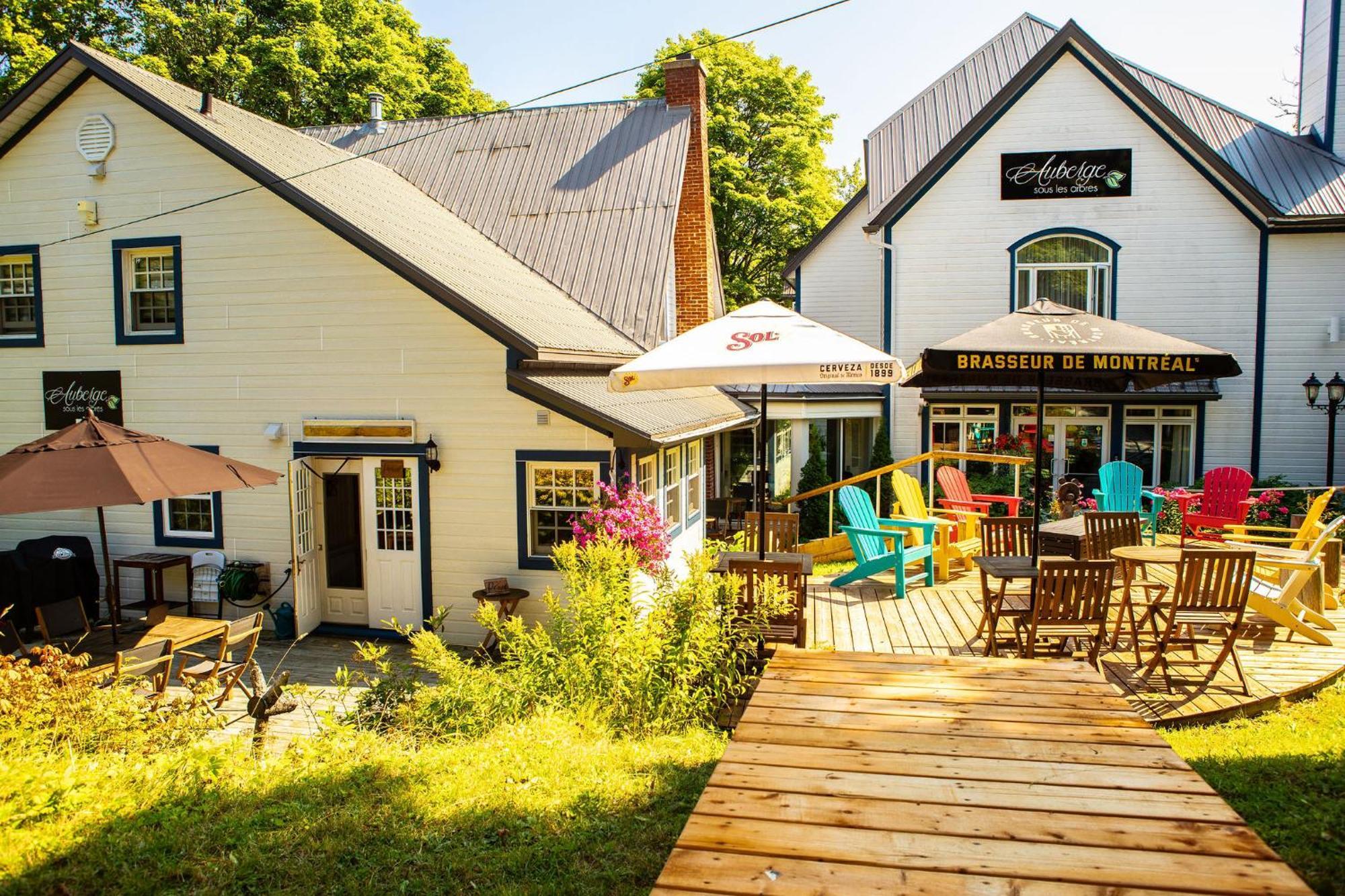 Auberge Sous les Arbres Gaspé Exterior foto